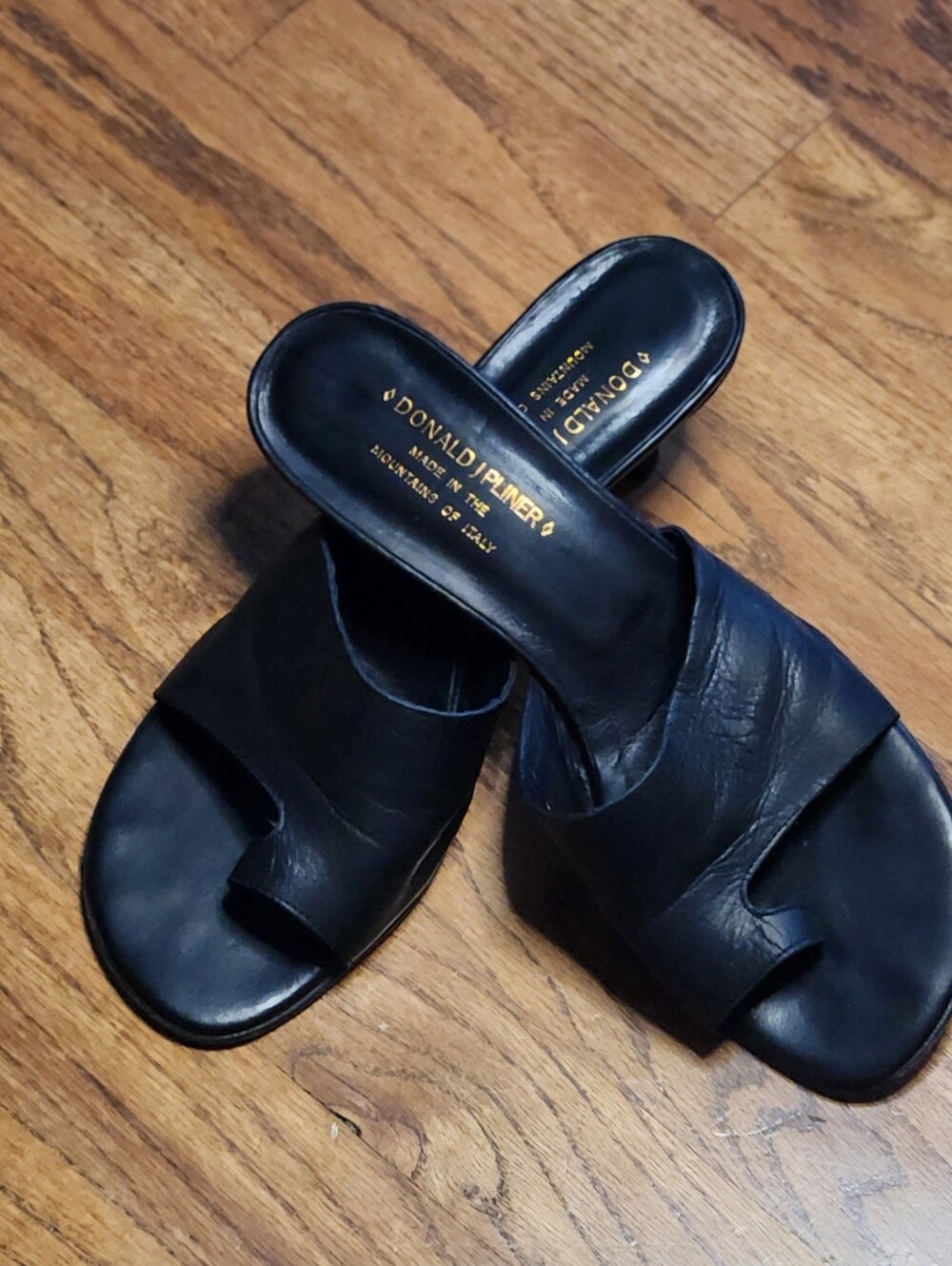 Donald J Pliner Valore kitten heel mules. - Picture 2 of 5